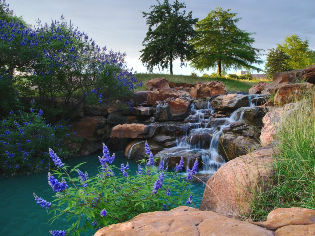 waterfall in frisco central park, one of the best things to do in frisco tx